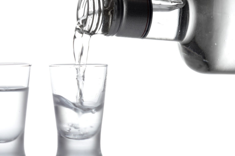Vodka ja snapsilasit