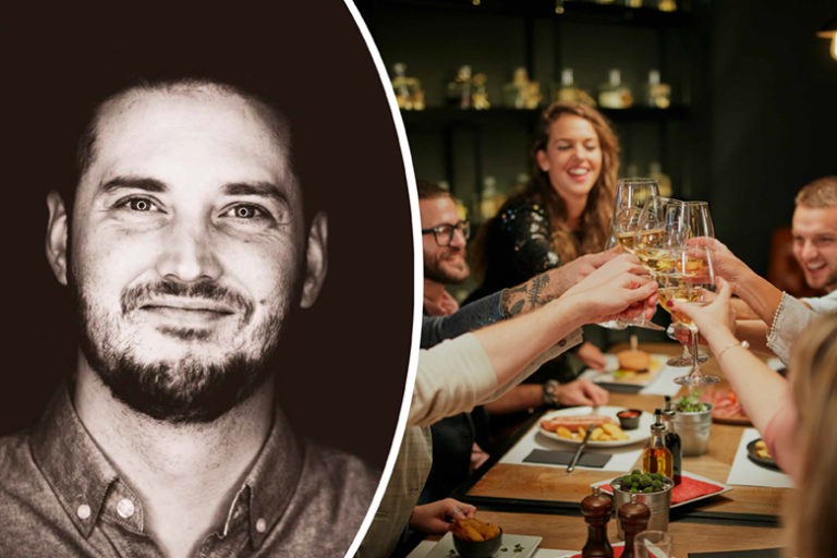 Lauri Domnick / Ravintolan asiakkaat skoolaavat