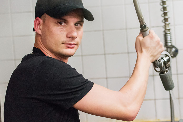 Ammattikeittiön siivous