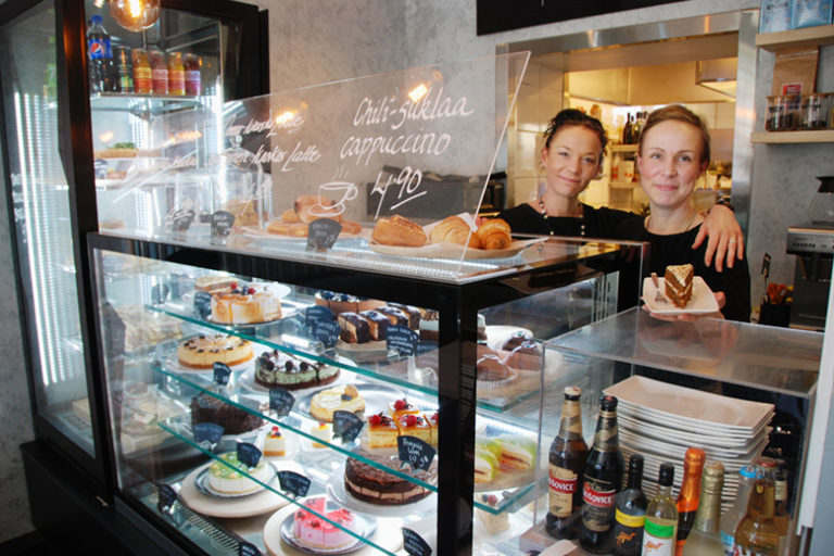 Vitriini. Sari Lähteenmäki, Soile Karhu