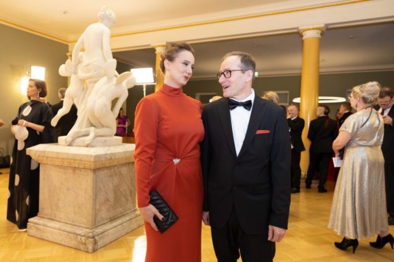 Marjo Niskanen Linnan juhlat