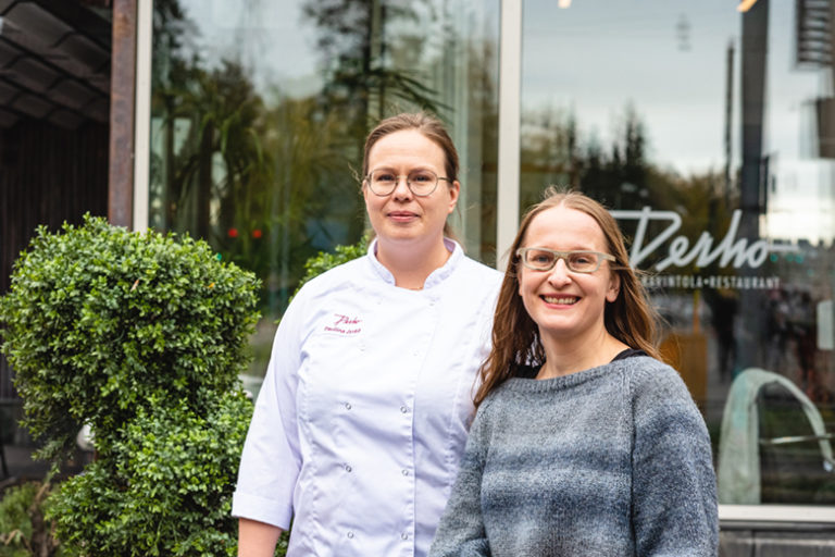 Perhon Pauliina Jyrälä ja Satu Koivisto