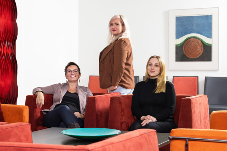 Violeta Salonen, Pipsa Pullola ja Aleksandra Berta