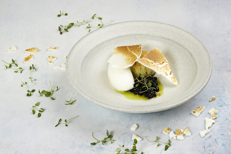 Compass Group, timjami, mantelileivos, sorbet, marinoitu mustikka