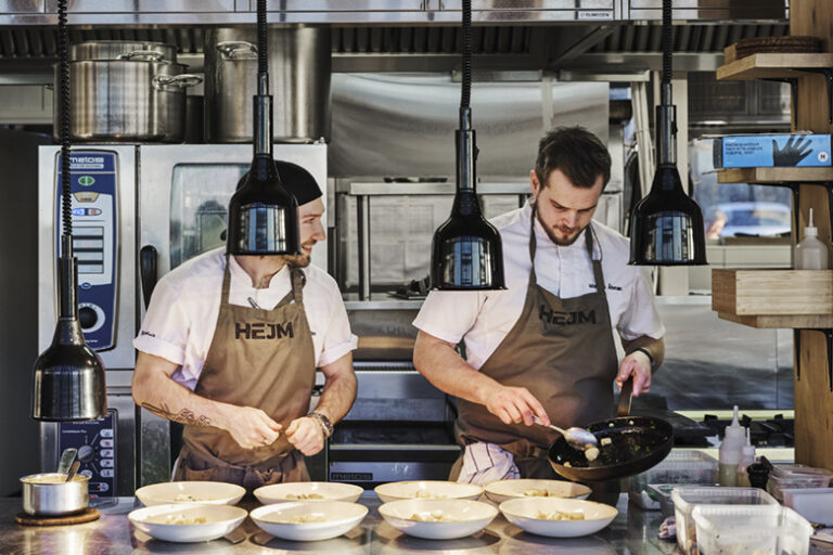 Simon Selin (vas.) ja Mattias Åhman